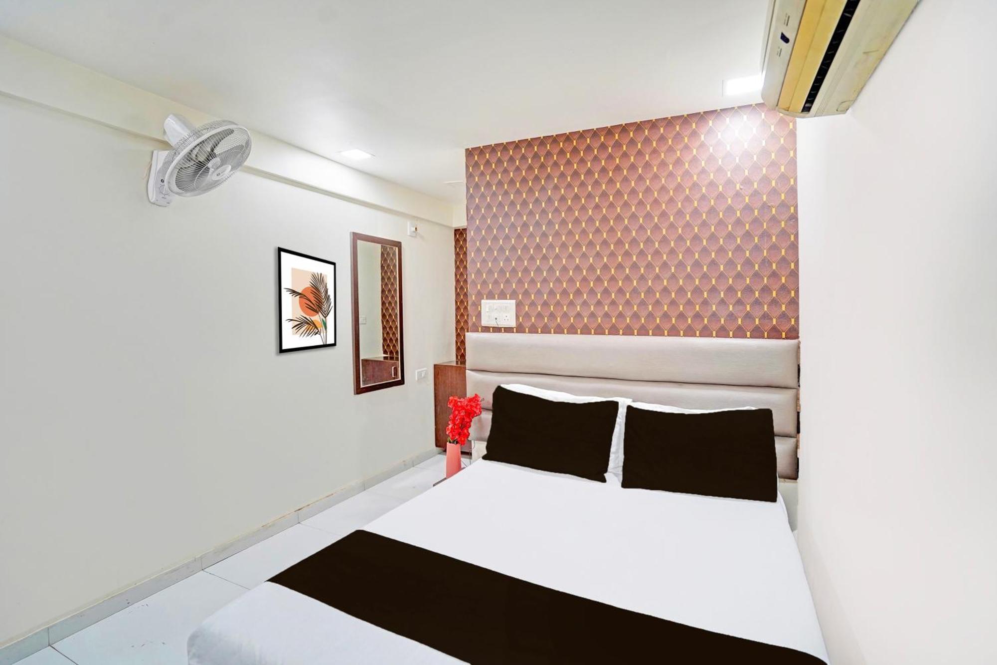 Hotel O S. G. Highway Formerly I Land Park Ahmedabad Eksteriør bilde